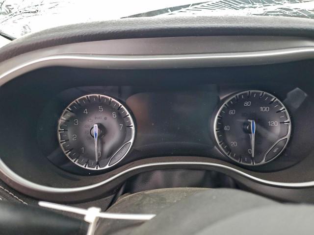 Chrysler Pacifica Touring L Image 12