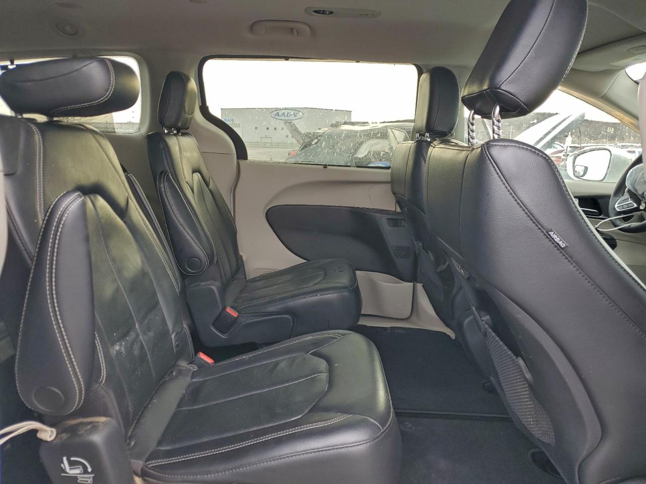 Chrysler Pacifica Touring L Image 11