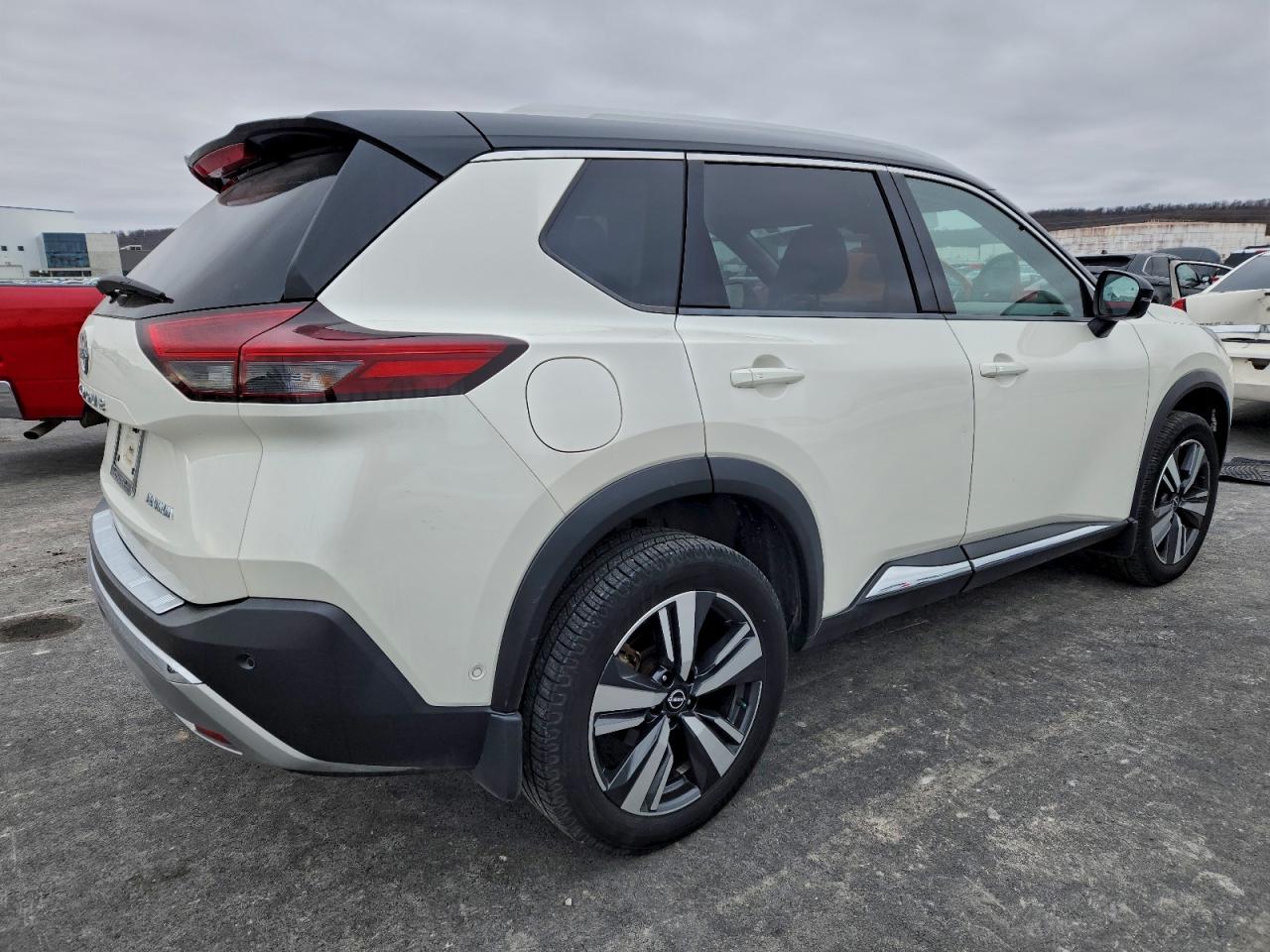 Nissan Rogue Platinum Image 2