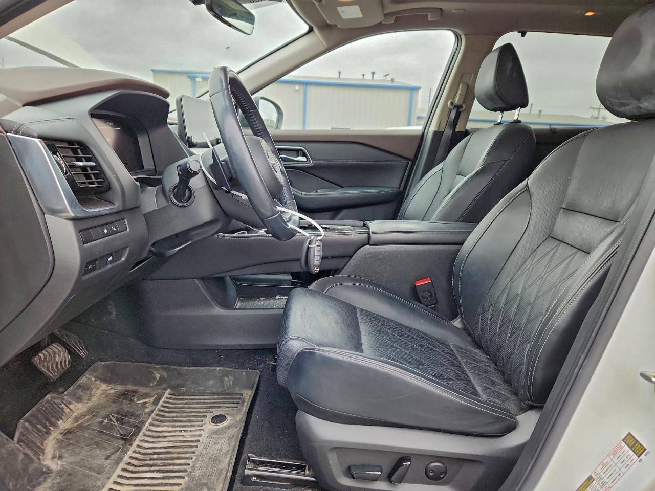 Nissan Rogue Platinum Image 12