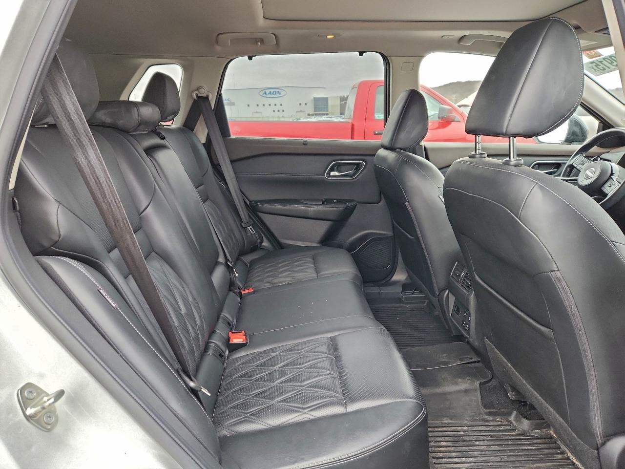 Nissan Rogue Platinum Image 11