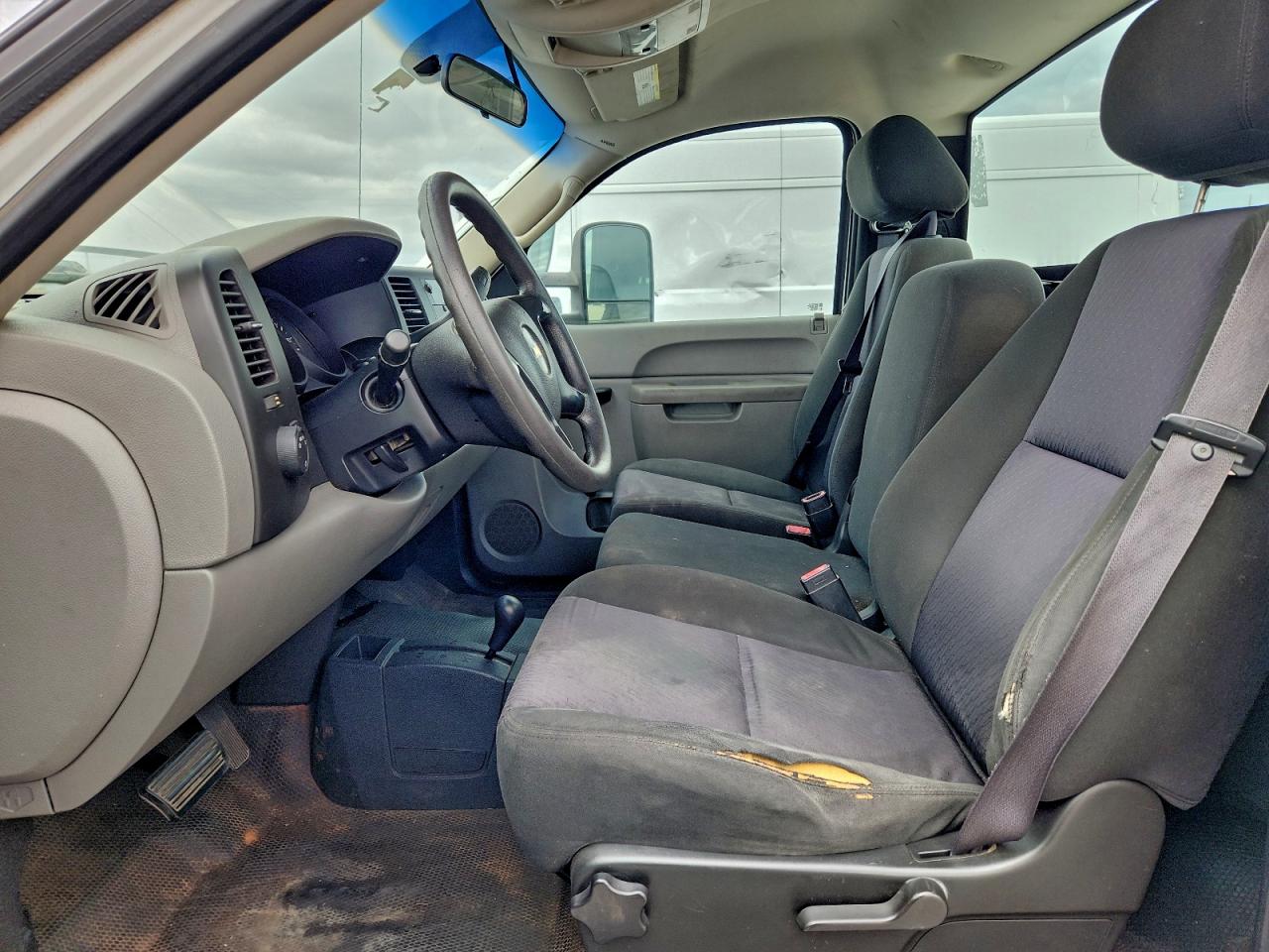 Chevrolet Silverado K1500 Image 6