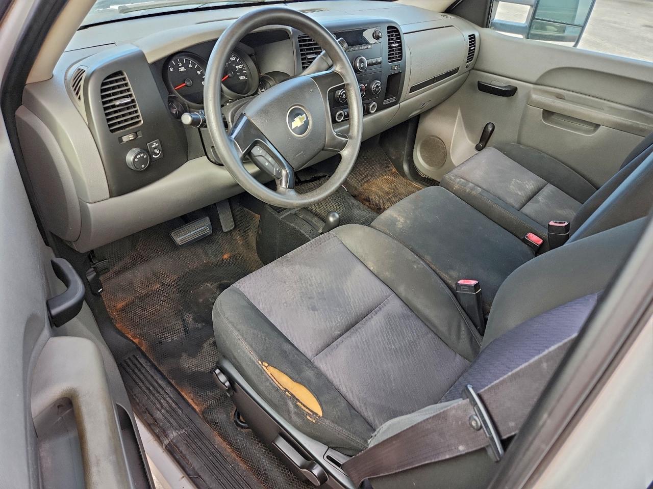 Chevrolet Silverado K1500 Image 8