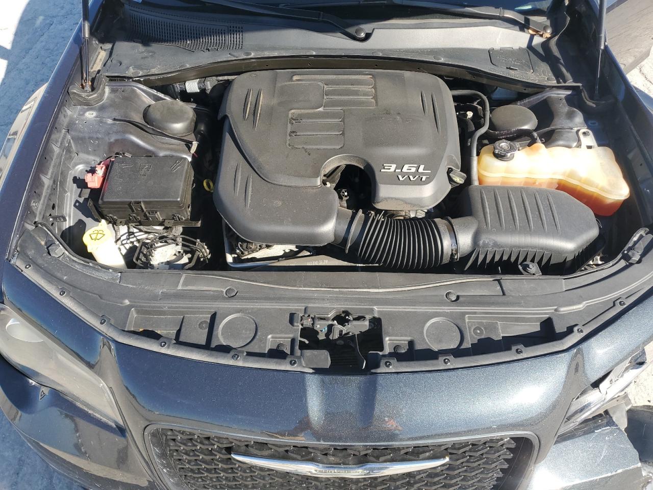 Chrysler 300 S Image 9