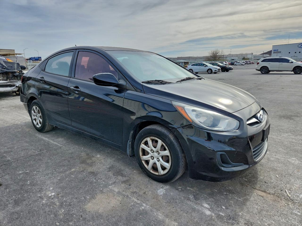 Hyundai ACCENT Gls Image 9