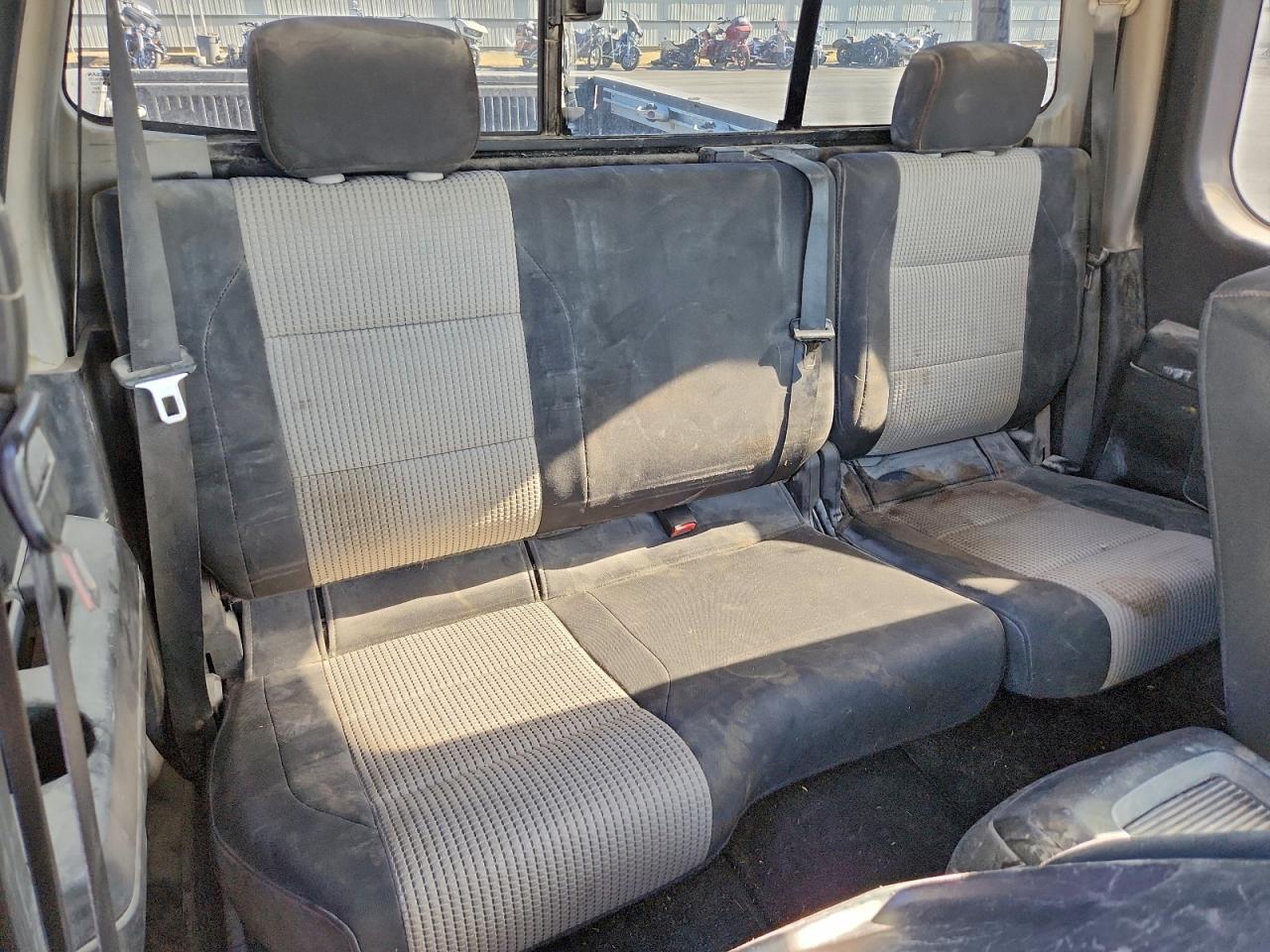 Nissan Titan S Image 10