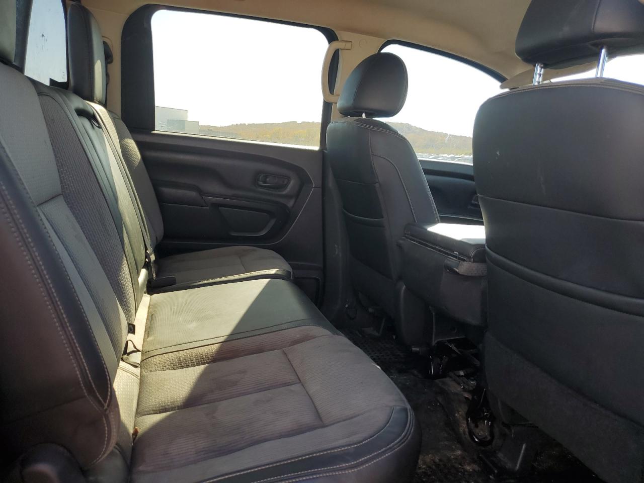 Nissan Titan S Image 6