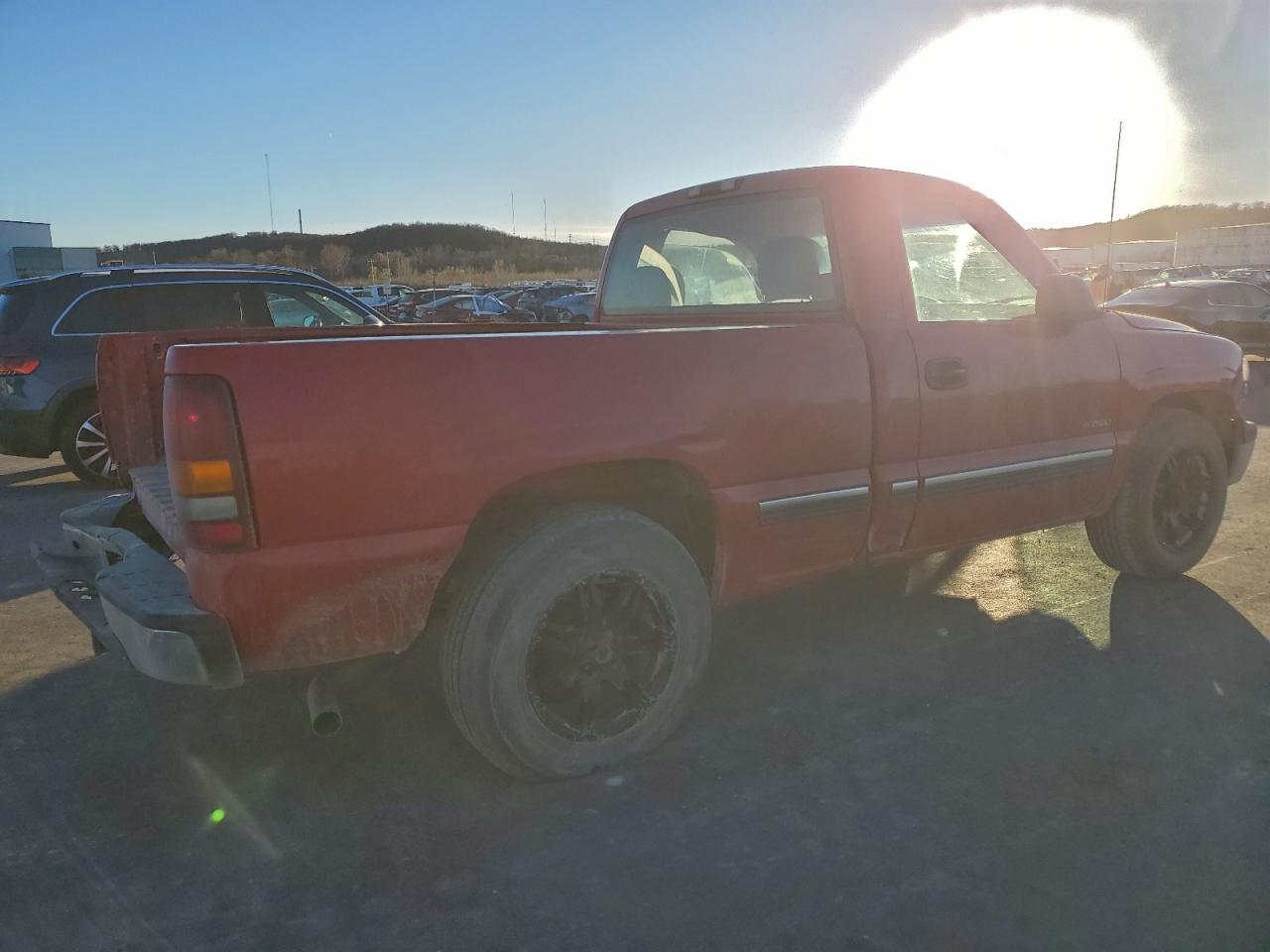 Chevrolet Silverado C1500 Image 2