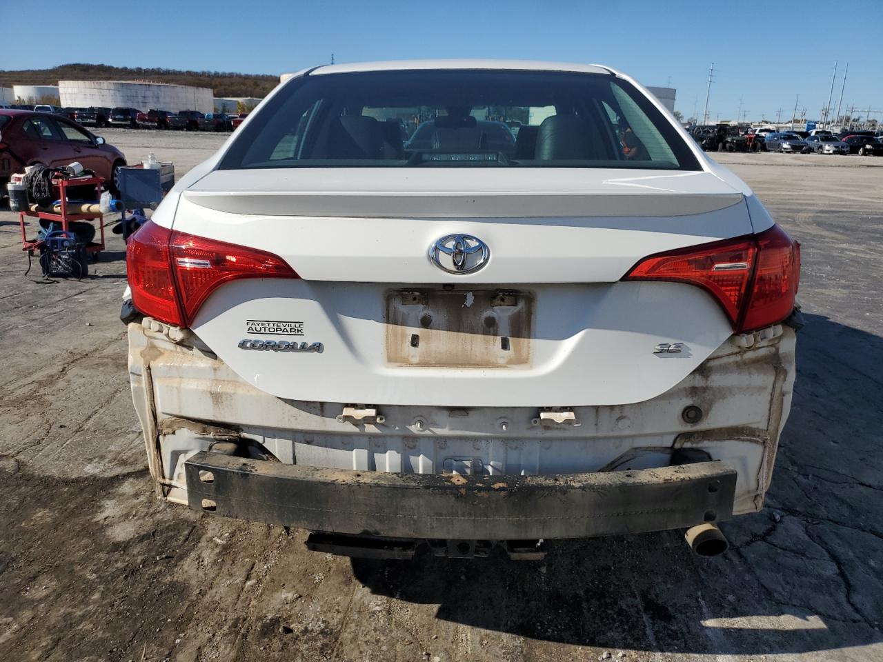 Toyota Corolla L Image 8