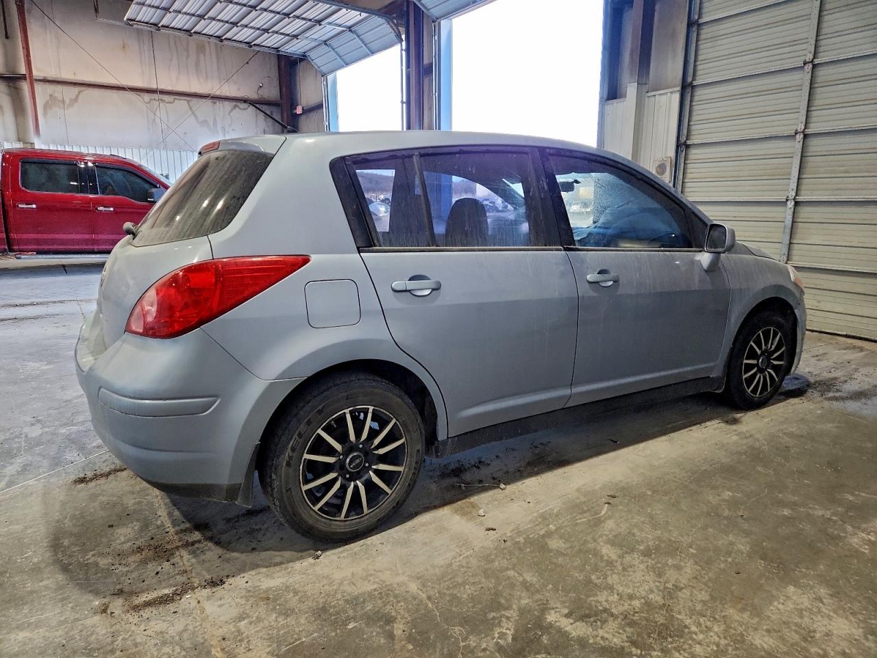 Nissan Versa S Image 2