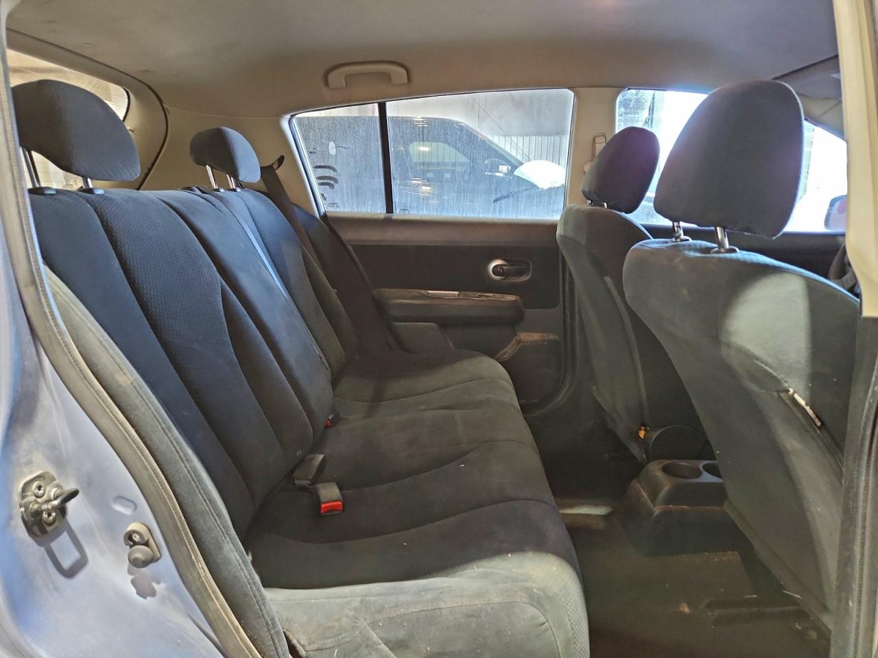 Nissan Versa S Image 11