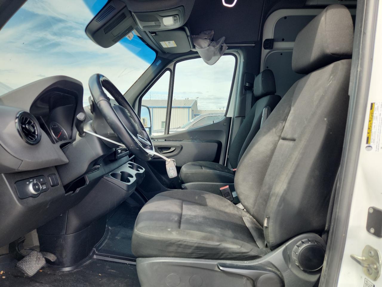 Mercedes-Benz Sprinter 2500 Image 4