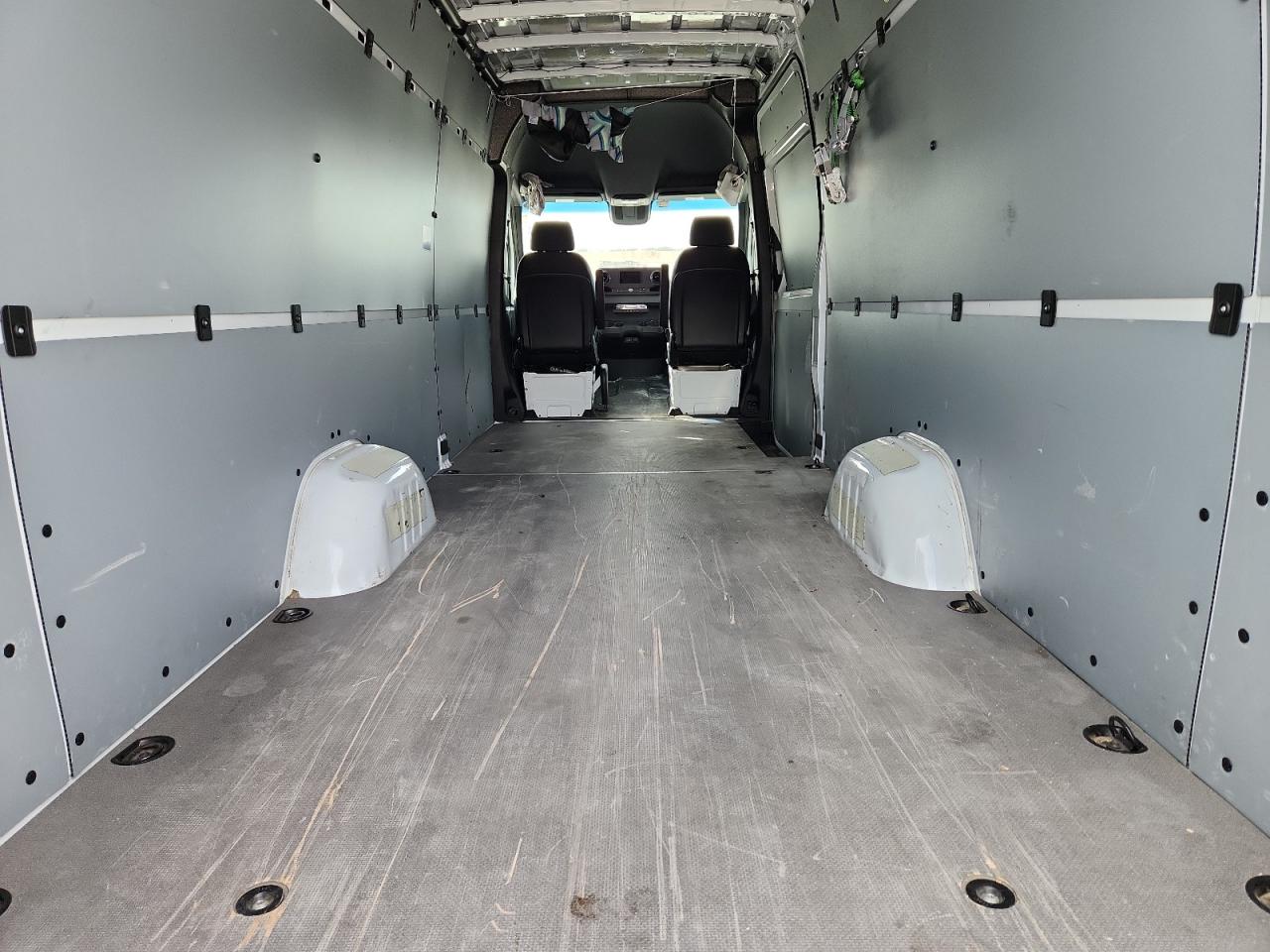 Mercedes-Benz Sprinter 2500 Image 11