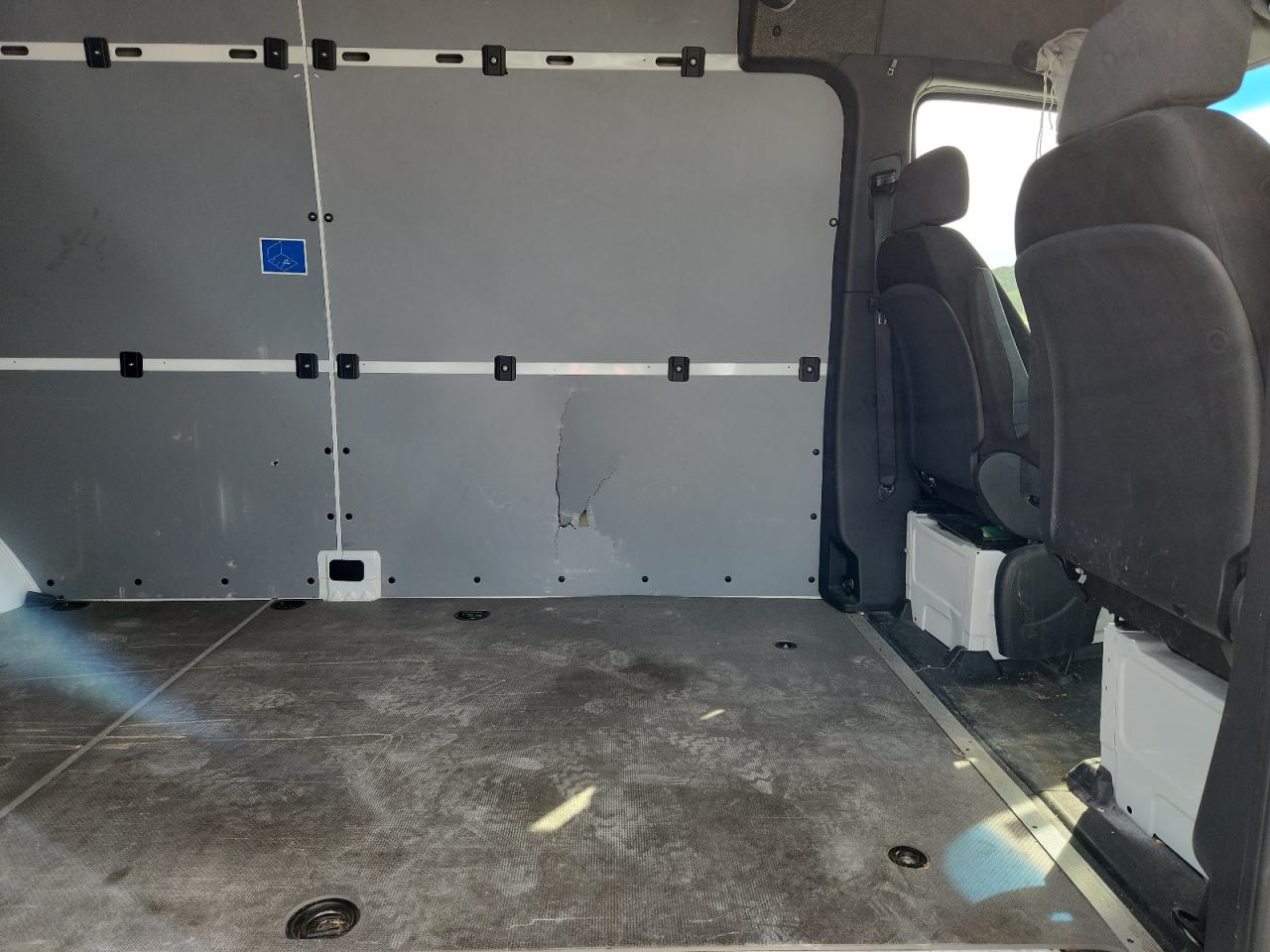 Mercedes-Benz Sprinter 2500 Image 10