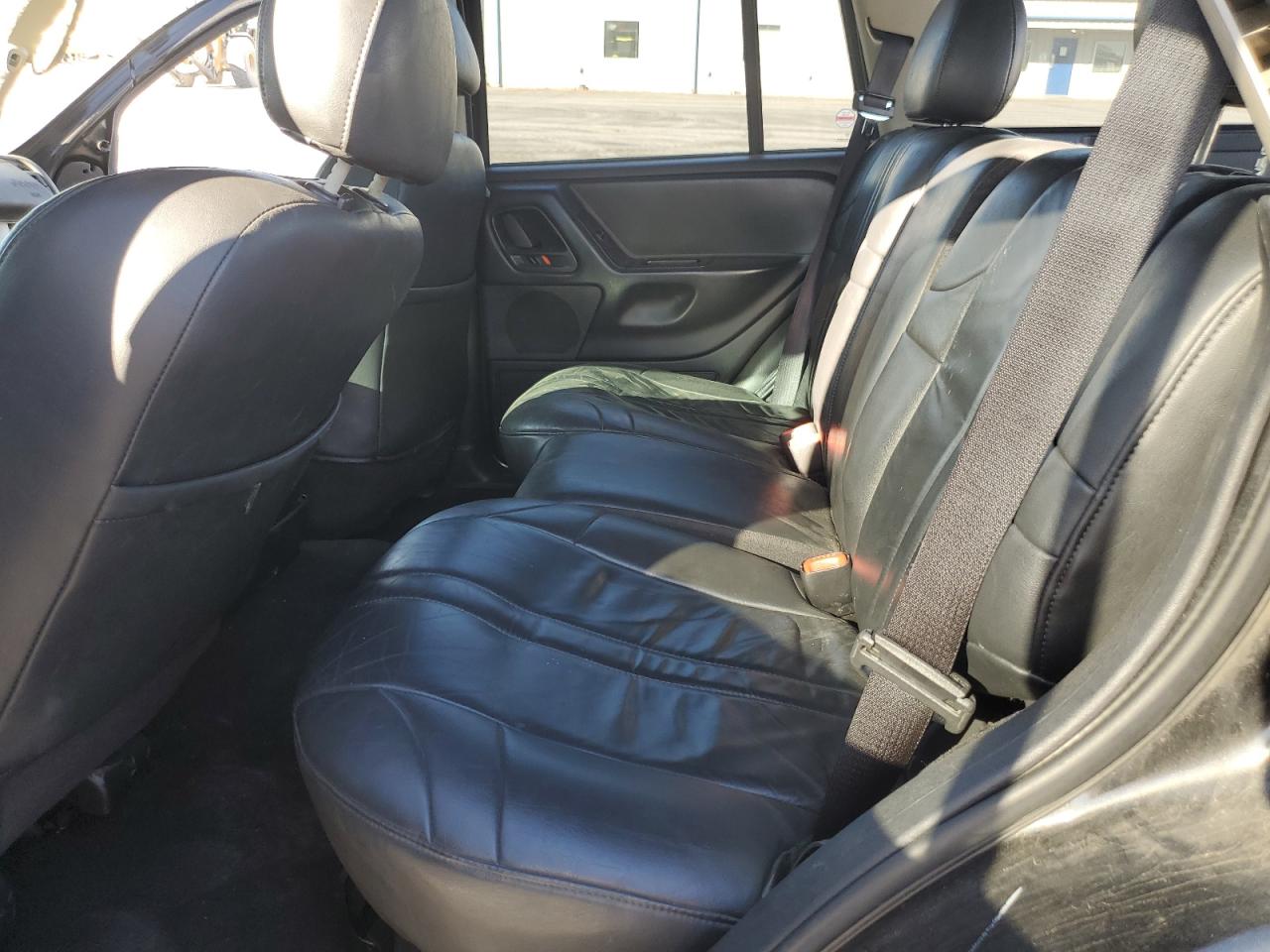 Jeep Grand Cherokee Laredo Image 6