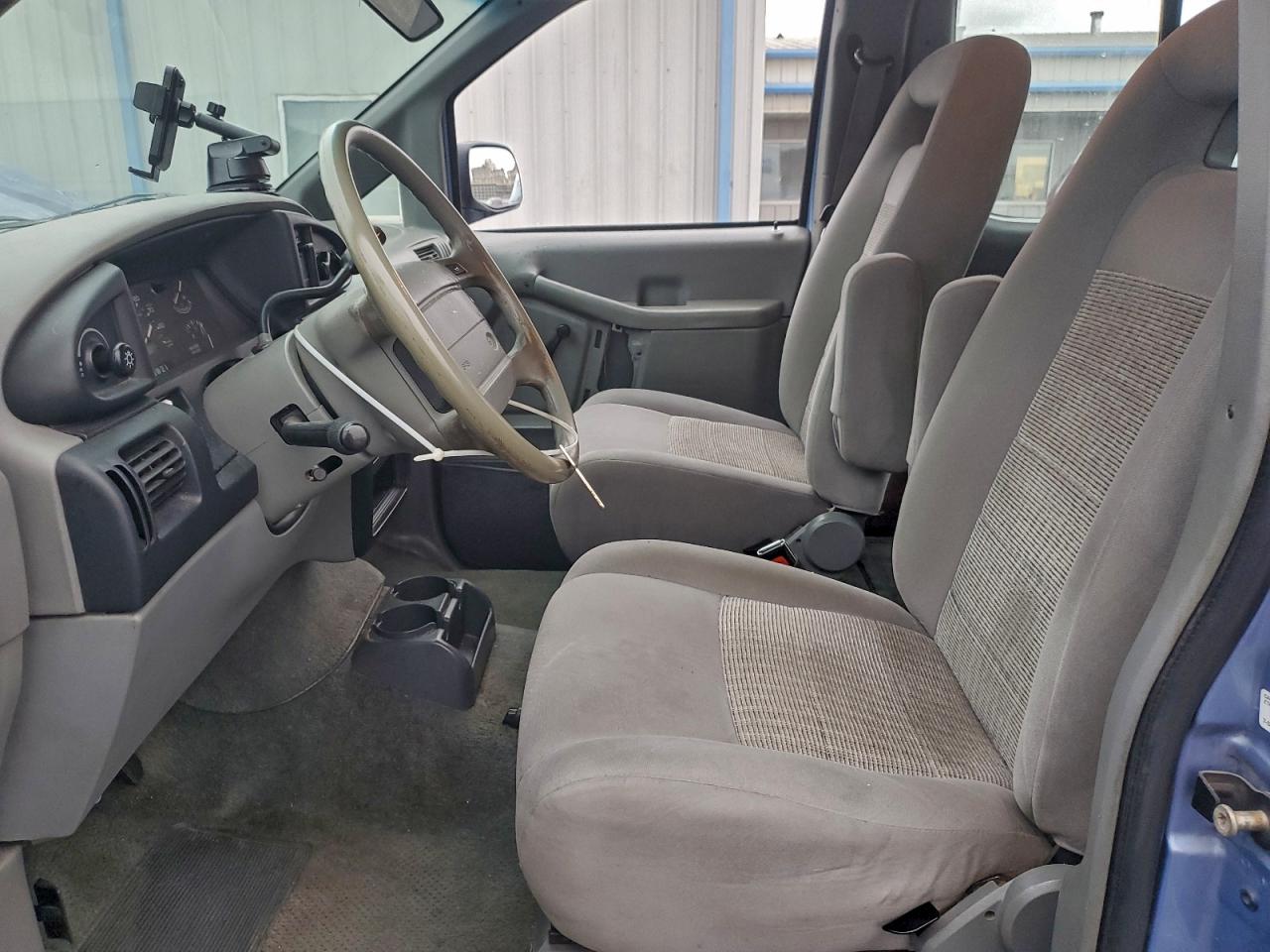 Ford Aerostar Image 10