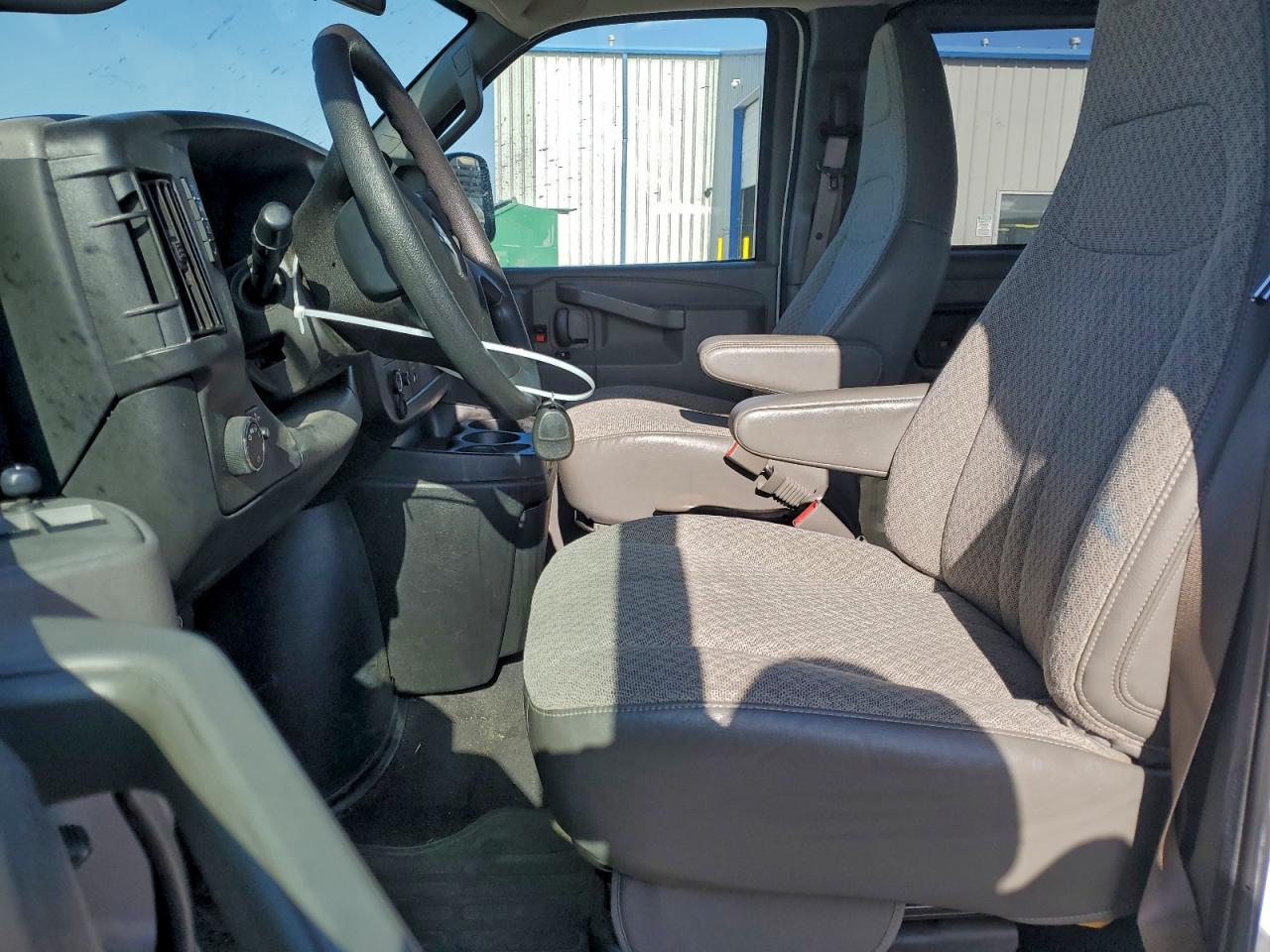 Chevrolet Express Lt Image 8