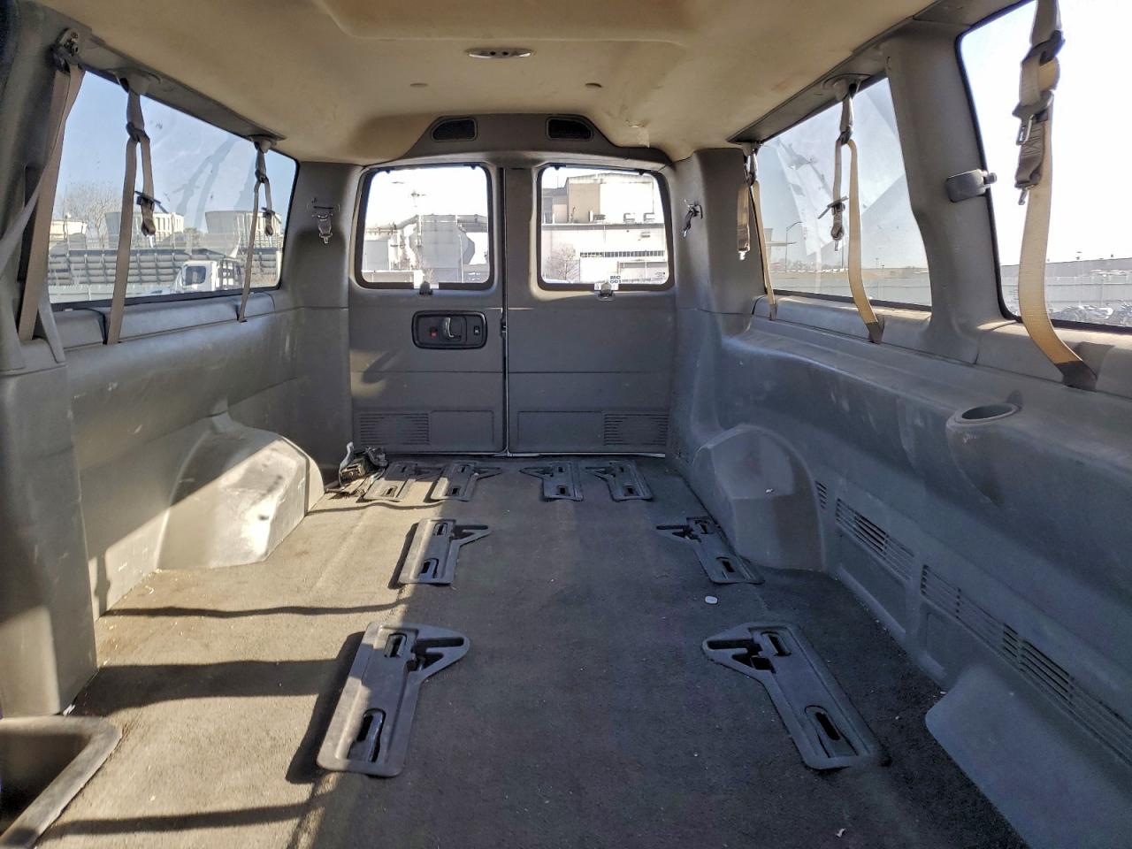 Chevrolet Express Lt Image 9