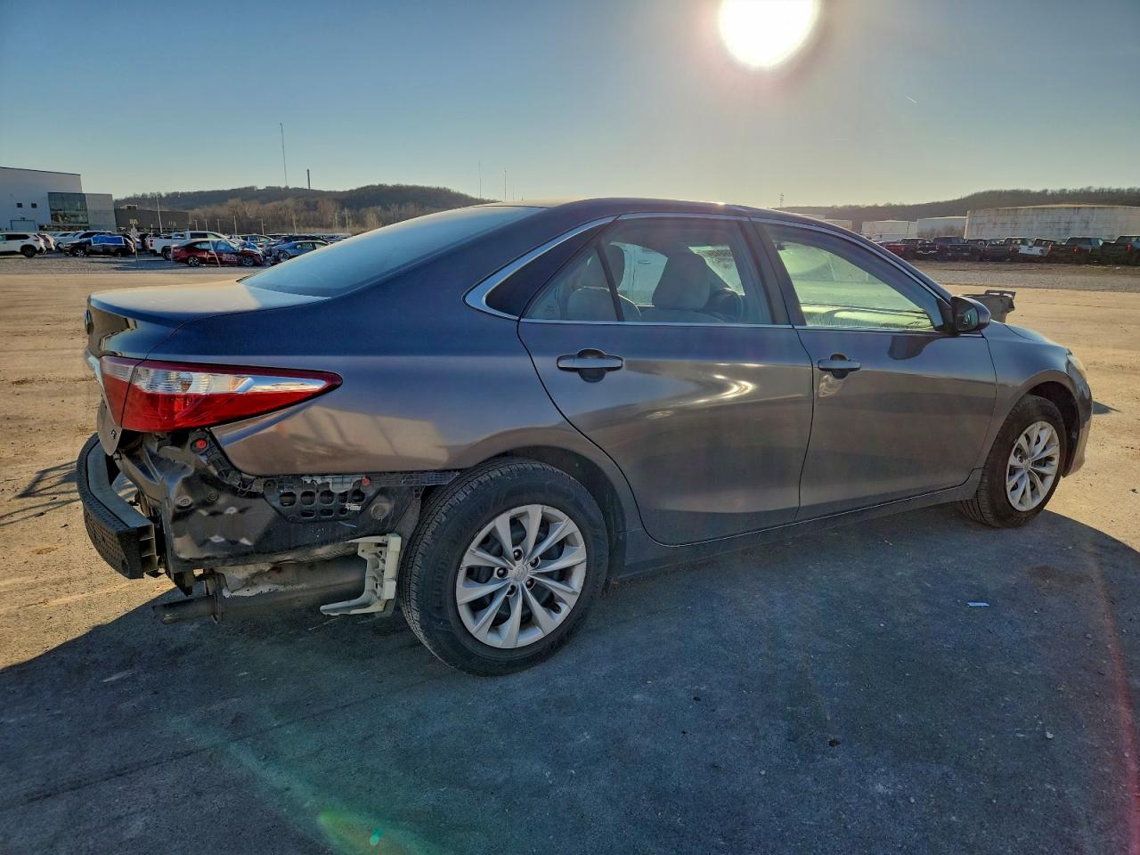 Toyota Camry Le Image 6