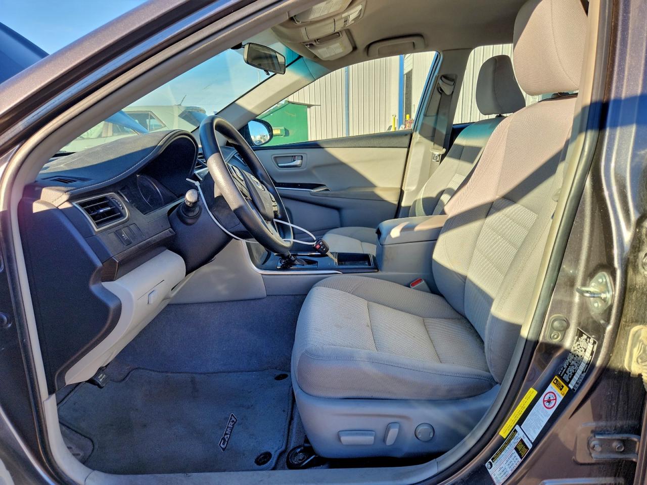 Toyota Camry Le Image 5