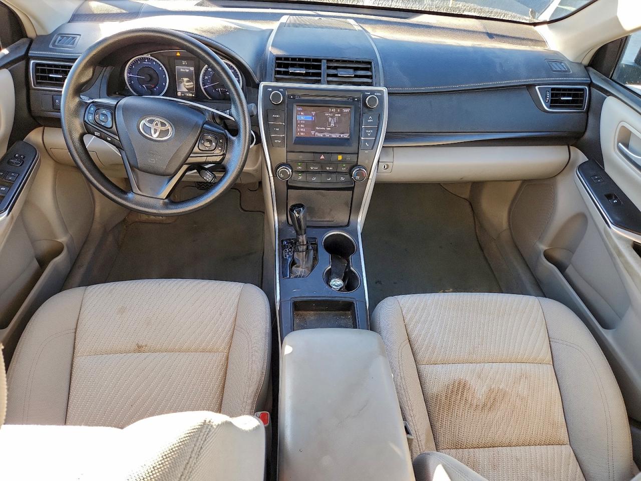 Toyota Camry Le Image 10