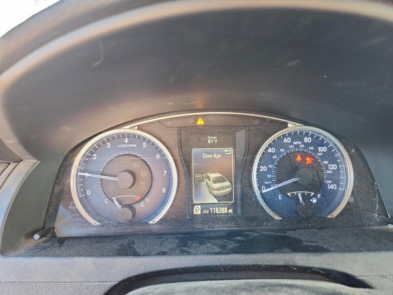 Toyota Camry Le Image 7