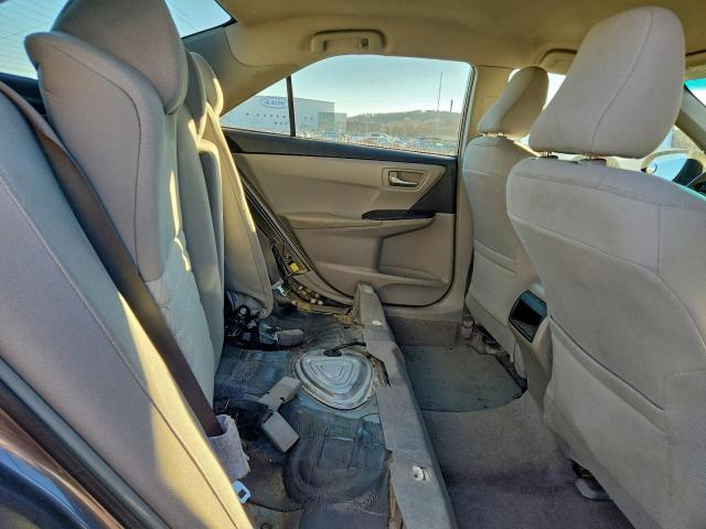 Toyota Camry Le Image 8