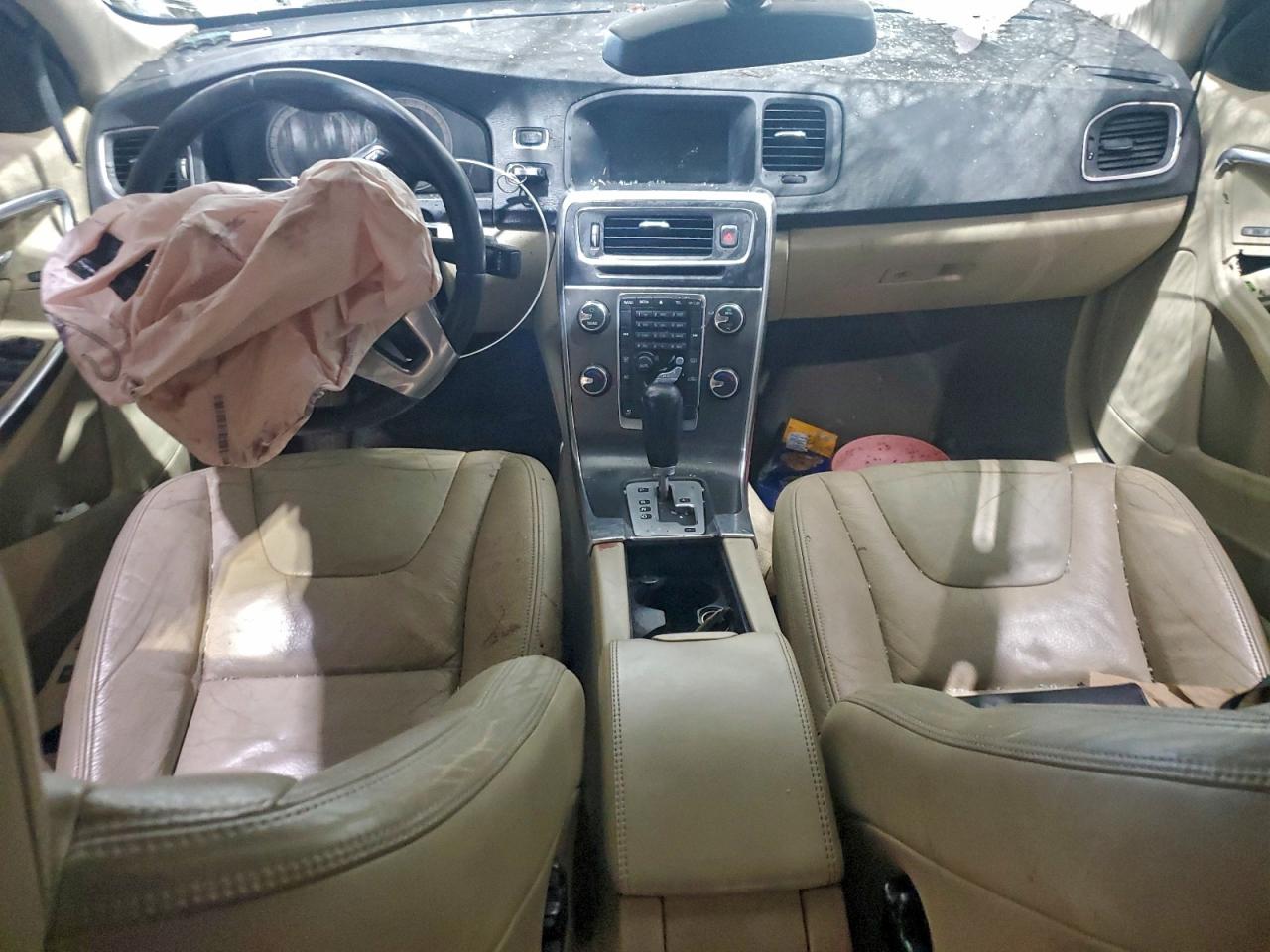 Volvo S60 T5 Image 10