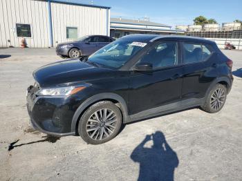  Salvage Nissan Kicks