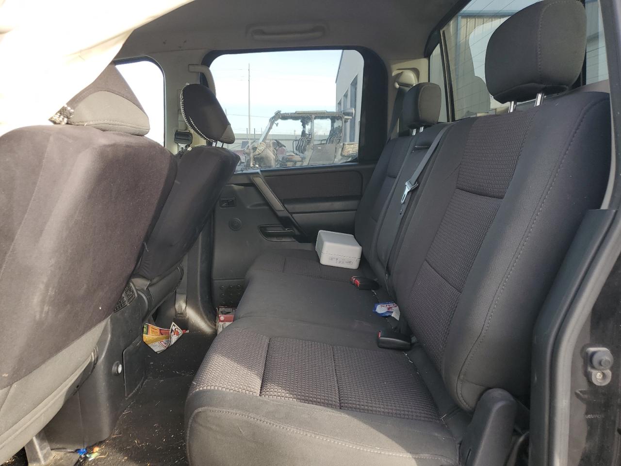 Nissan Titan Xe Image 6