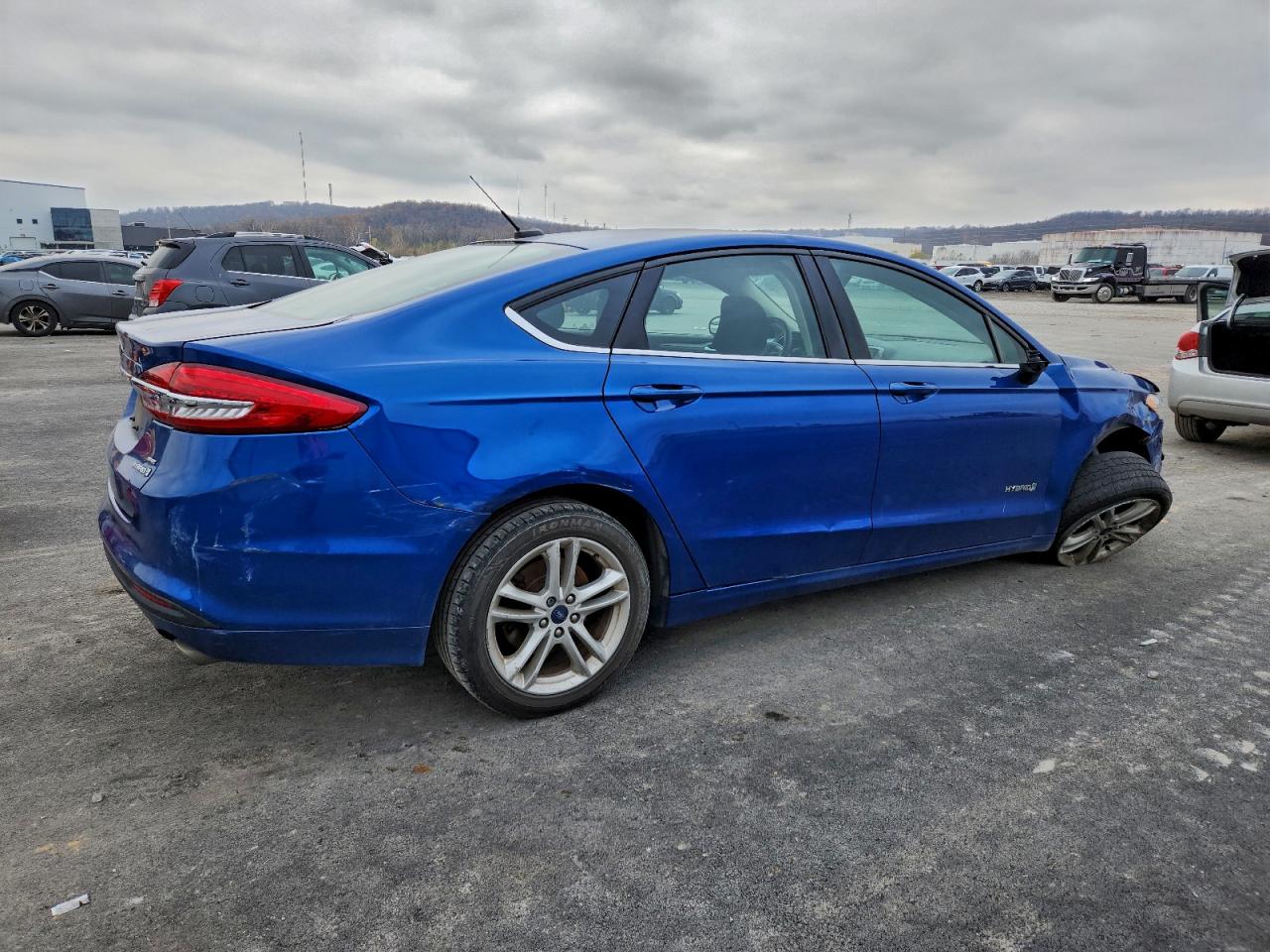 Ford Fusion Se Hybrid Image 3
