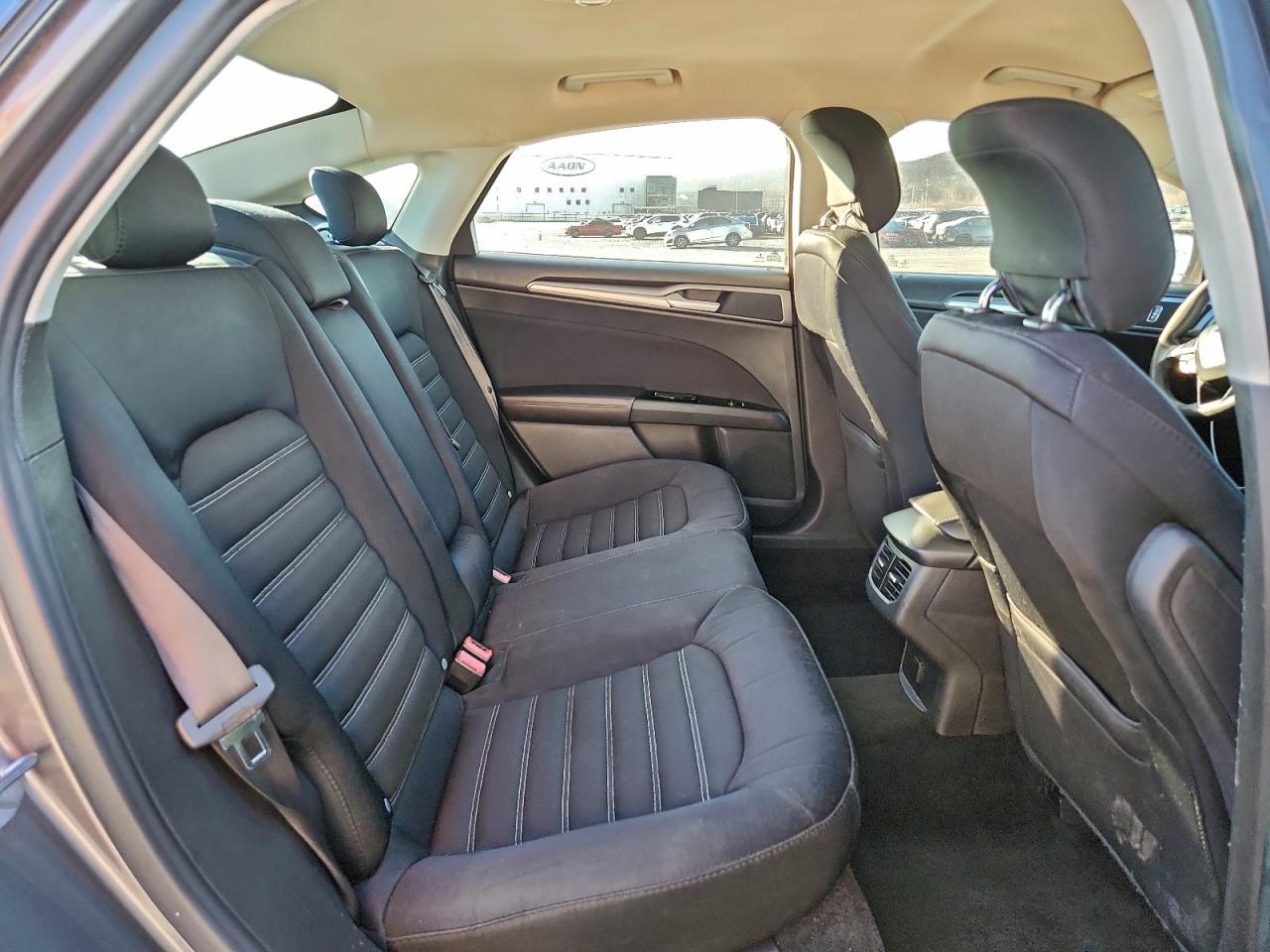 Ford Fusion Se Image 11