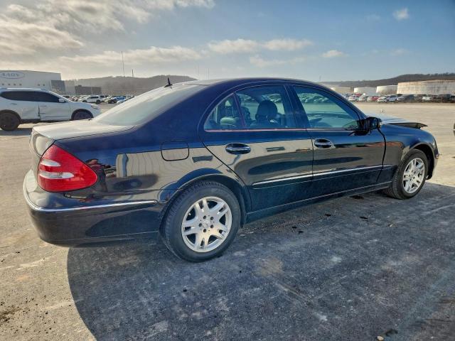 Mercedes-Benz E-Class 320 Image 3