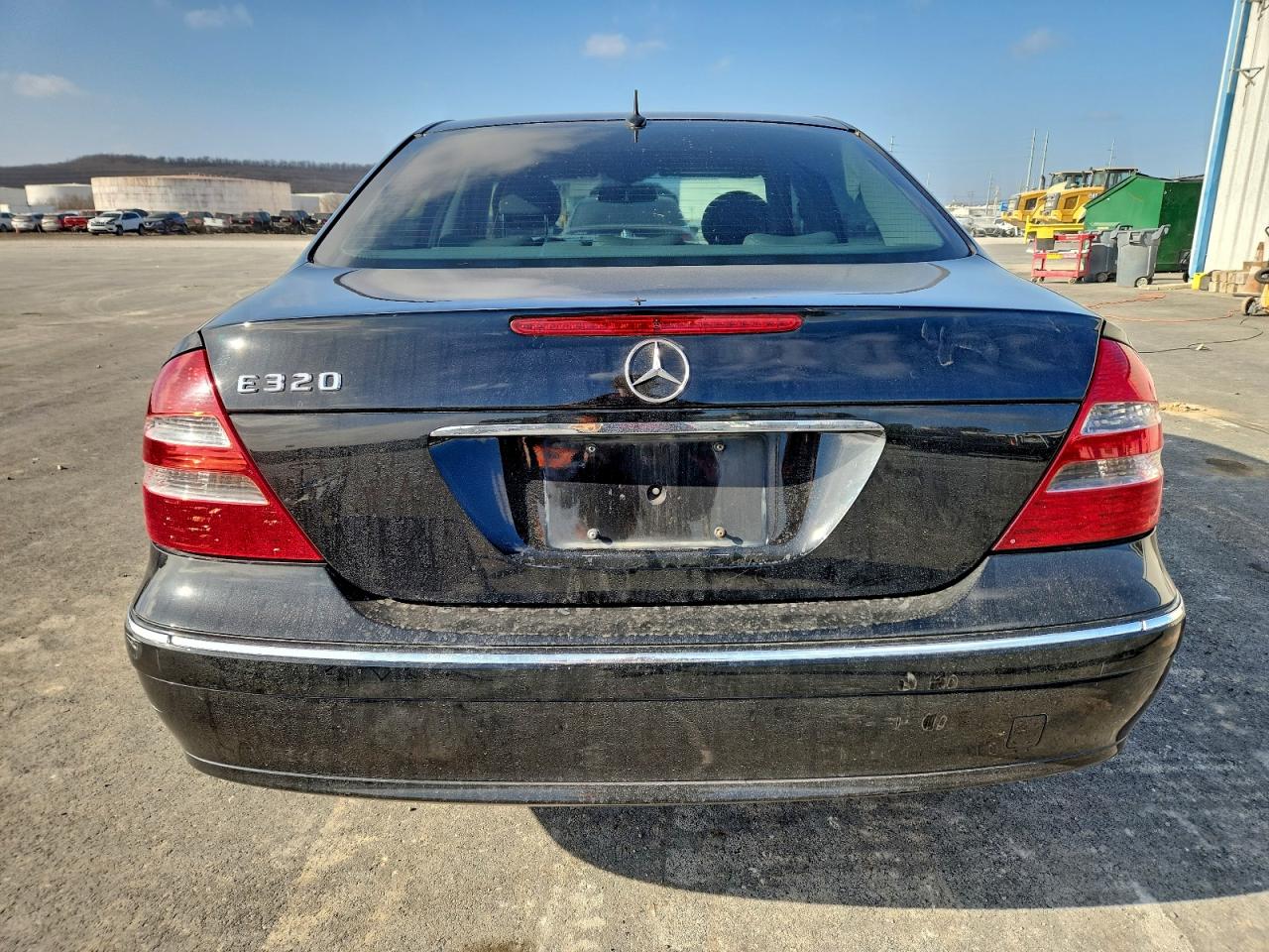 Mercedes-Benz E-Class 320 Image 11