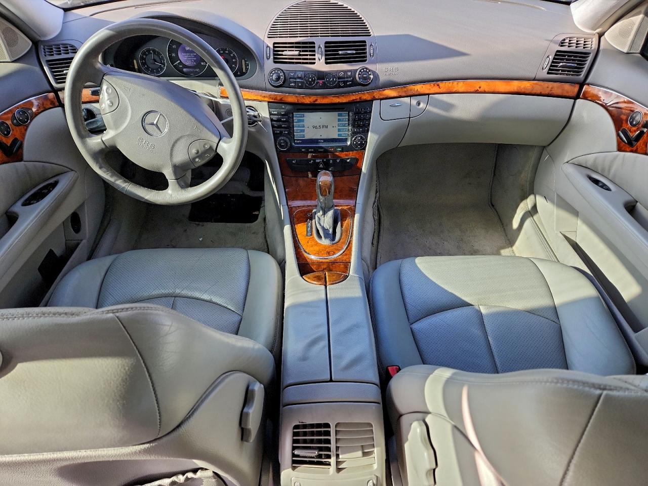 Mercedes-Benz E-Class 320 Image 8