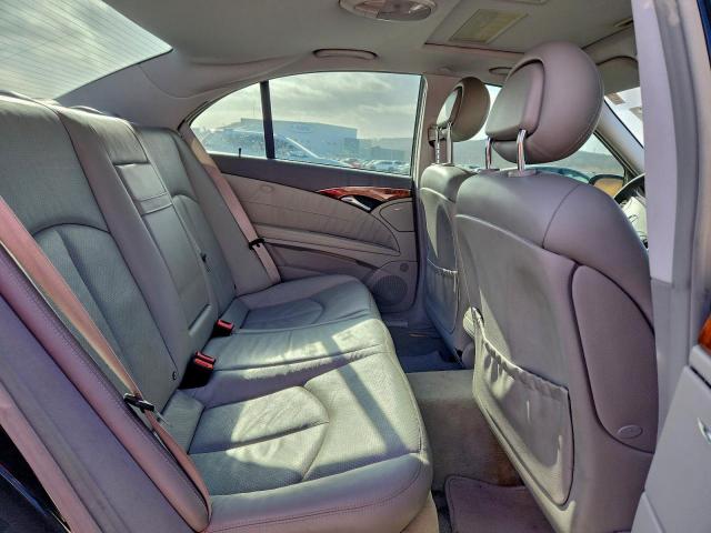 Mercedes-Benz E-Class 320 Image 7