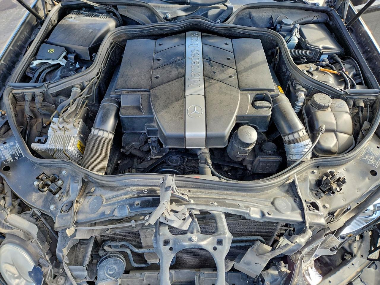 Mercedes-Benz E-Class 320 Image 9