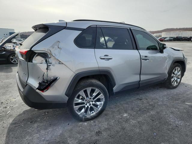 Toyota RAV4 Xle Premium Image 12