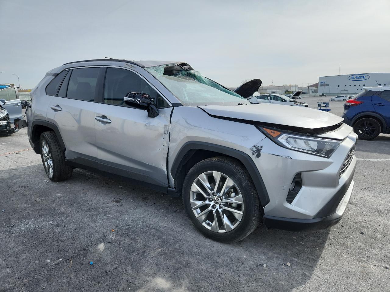 Toyota RAV4 Xle Premium Image 7