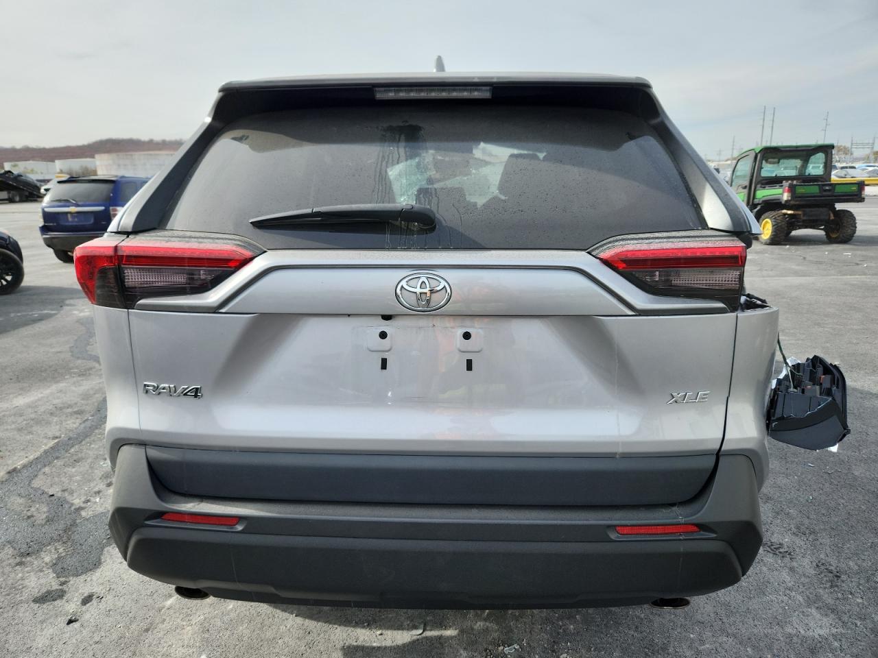 Toyota RAV4 Xle Premium Image 10