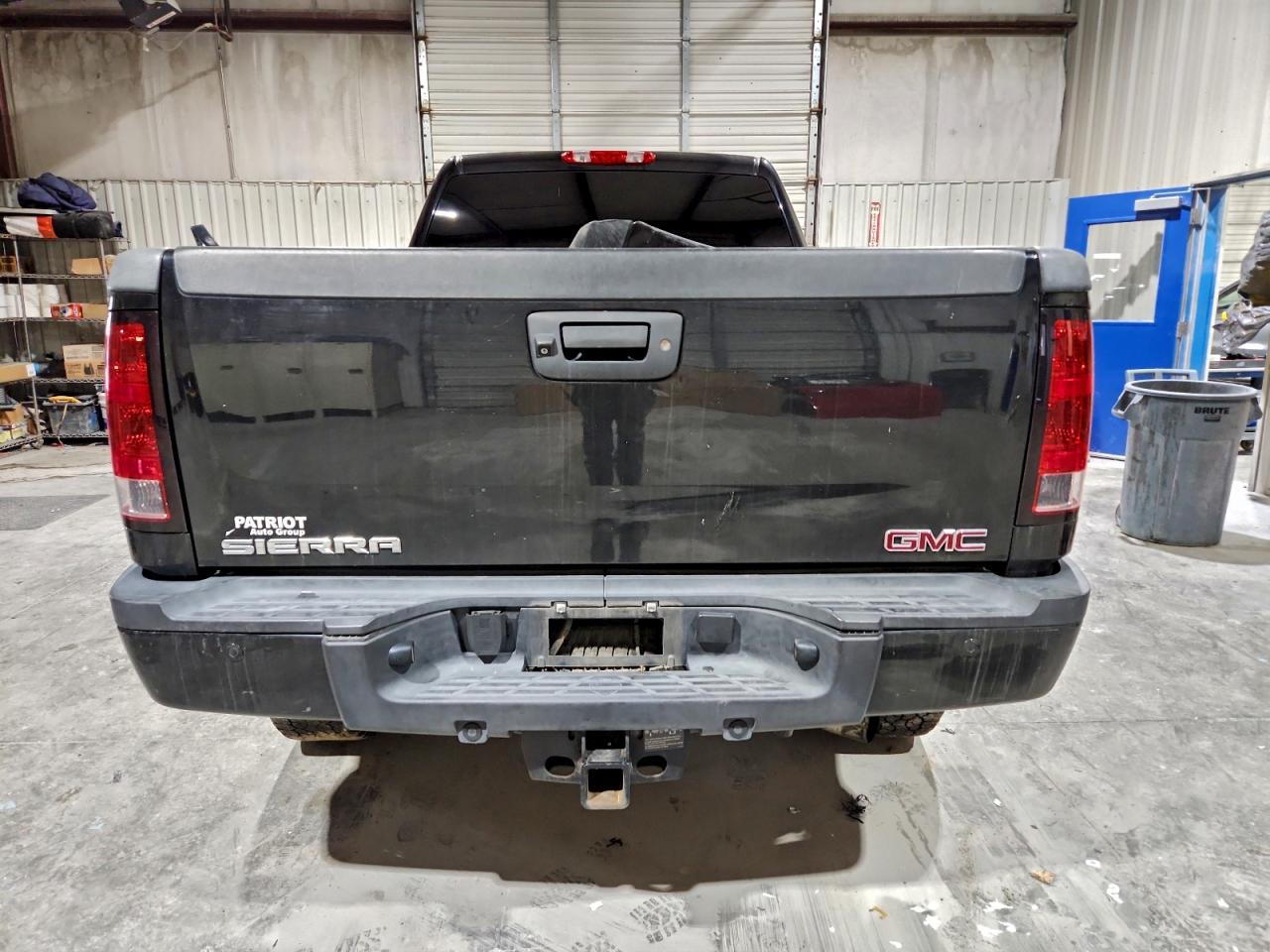 GMC Sierra K2500 Denali Image 3