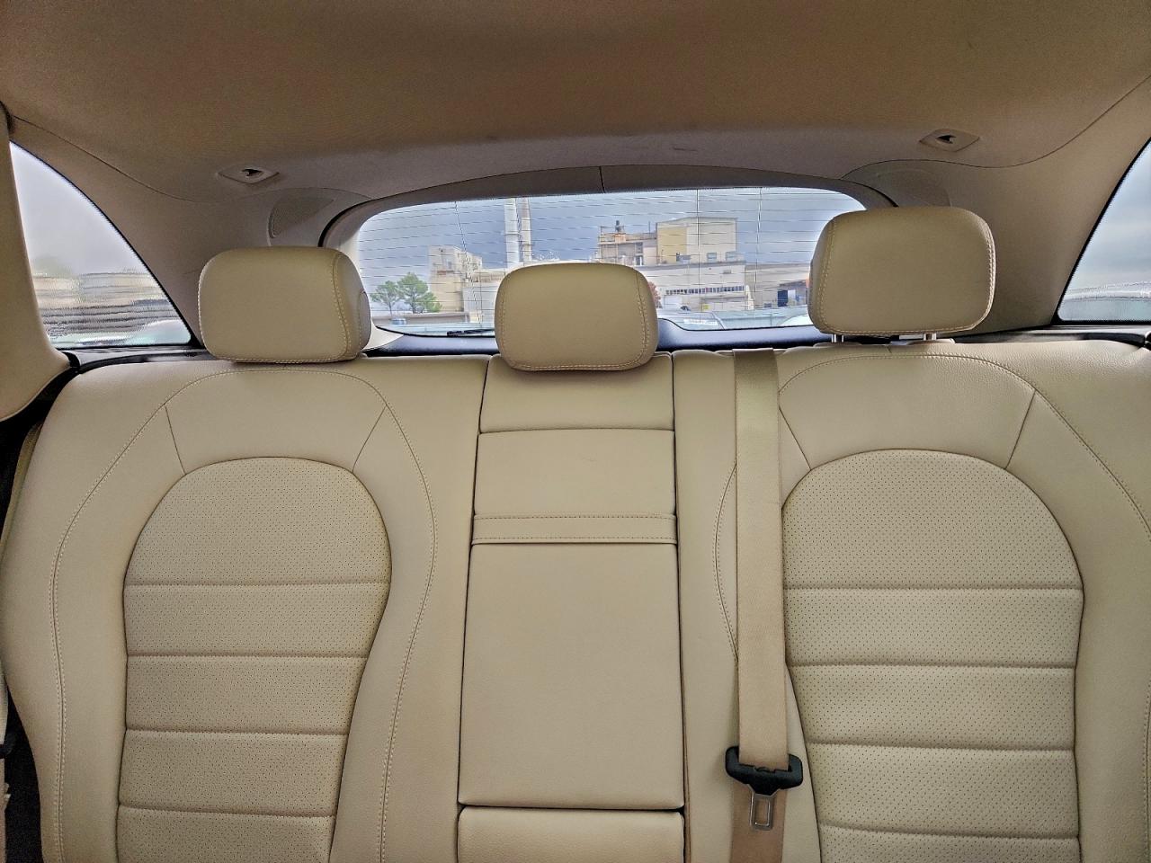 Mercedes-Benz GLC 300 Image 13