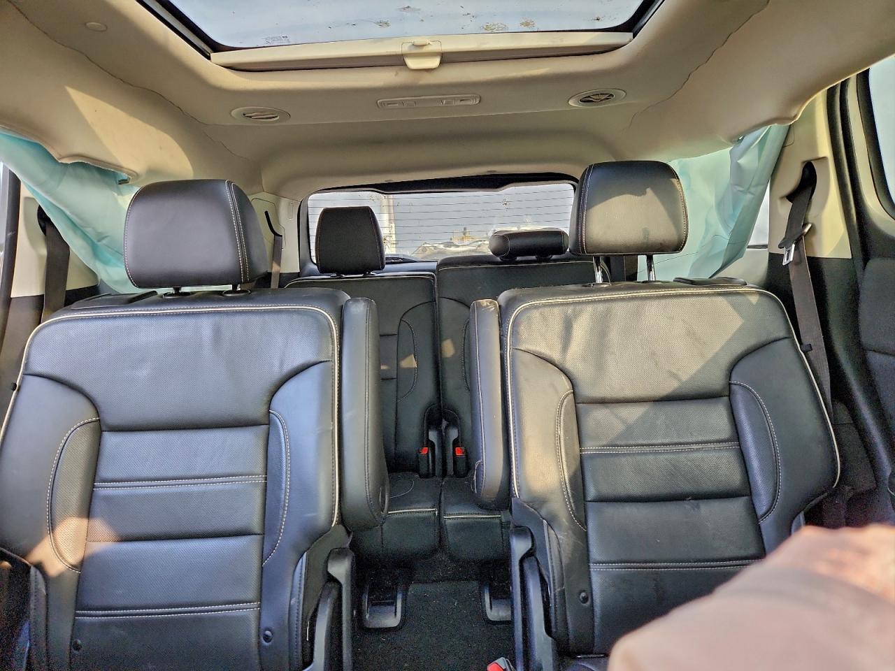 GMC Acadia Denali Image 3