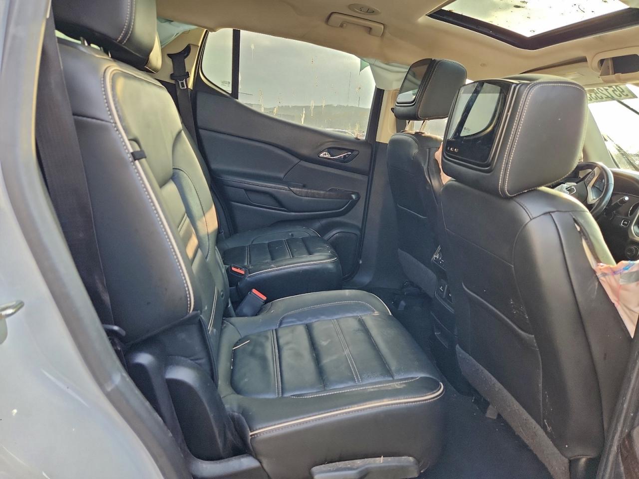 GMC Acadia Denali Image 10