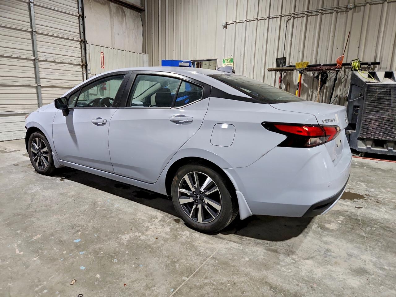 Nissan Versa Sv Image 3