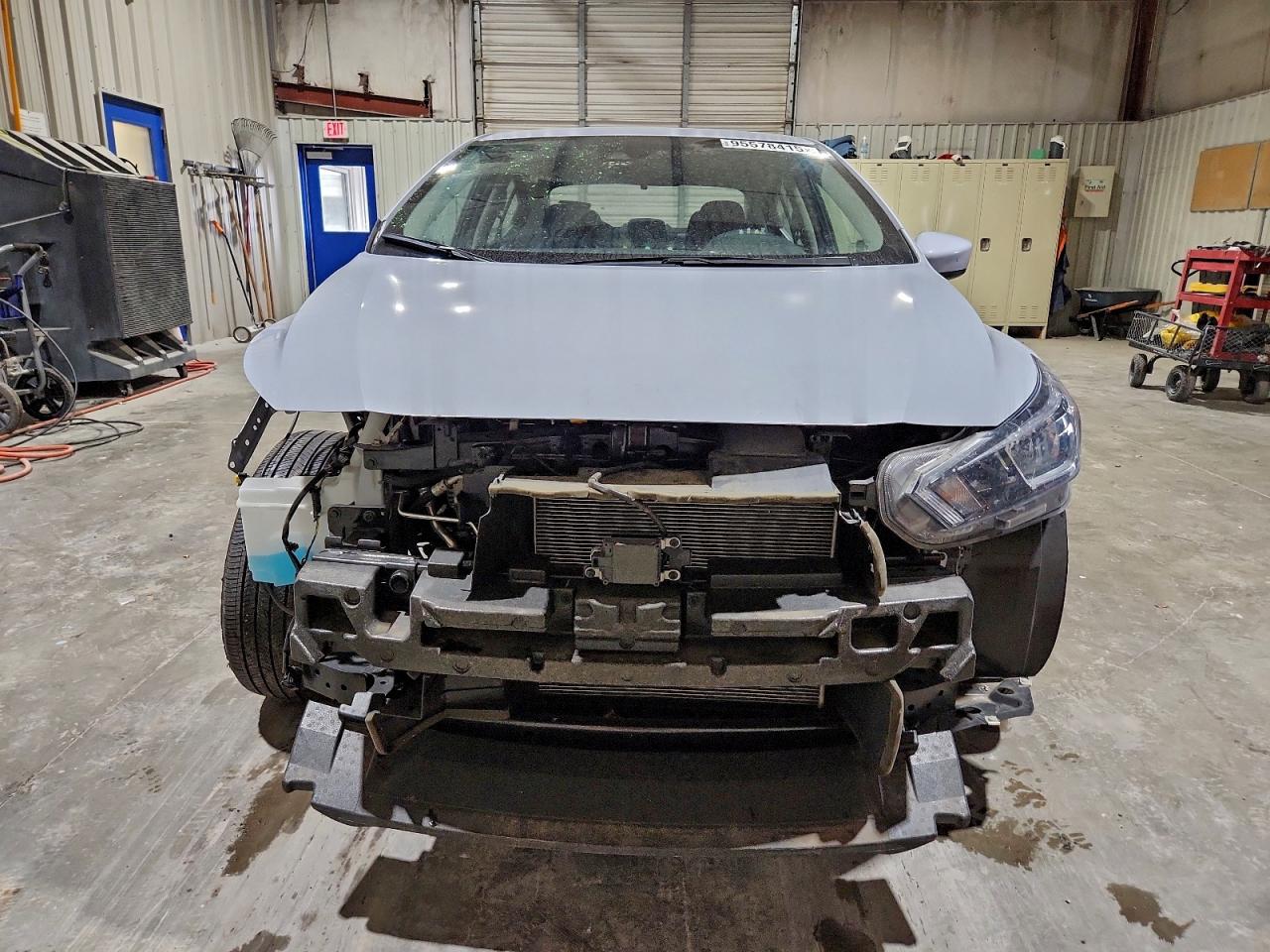 Nissan Versa Sv Image 10