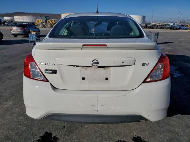 Nissan Versa S Image 8