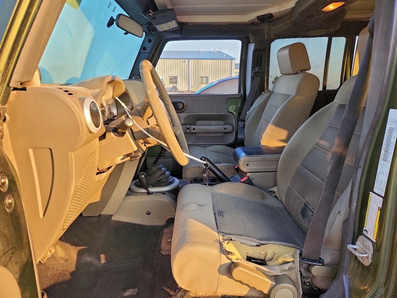 Jeep Wrangler Sahara Image 4