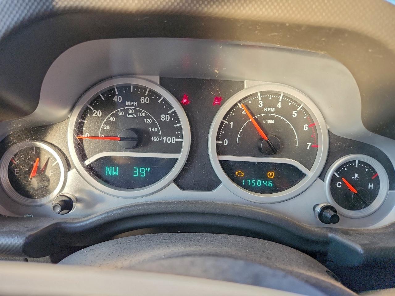 Jeep Wrangler Sahara Image 13