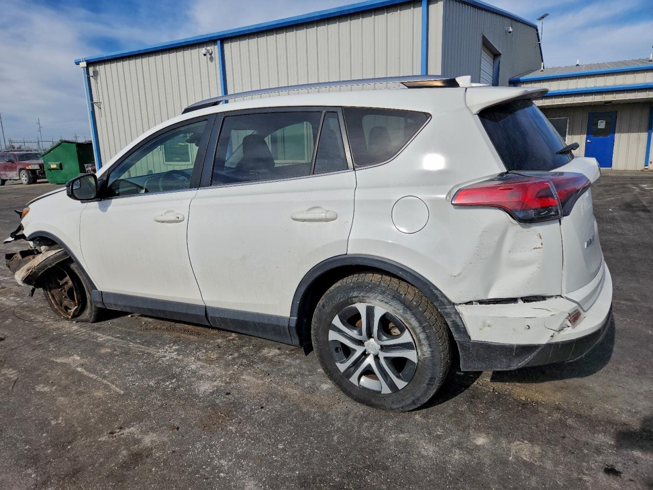 Toyota RAV4 Le Image 2